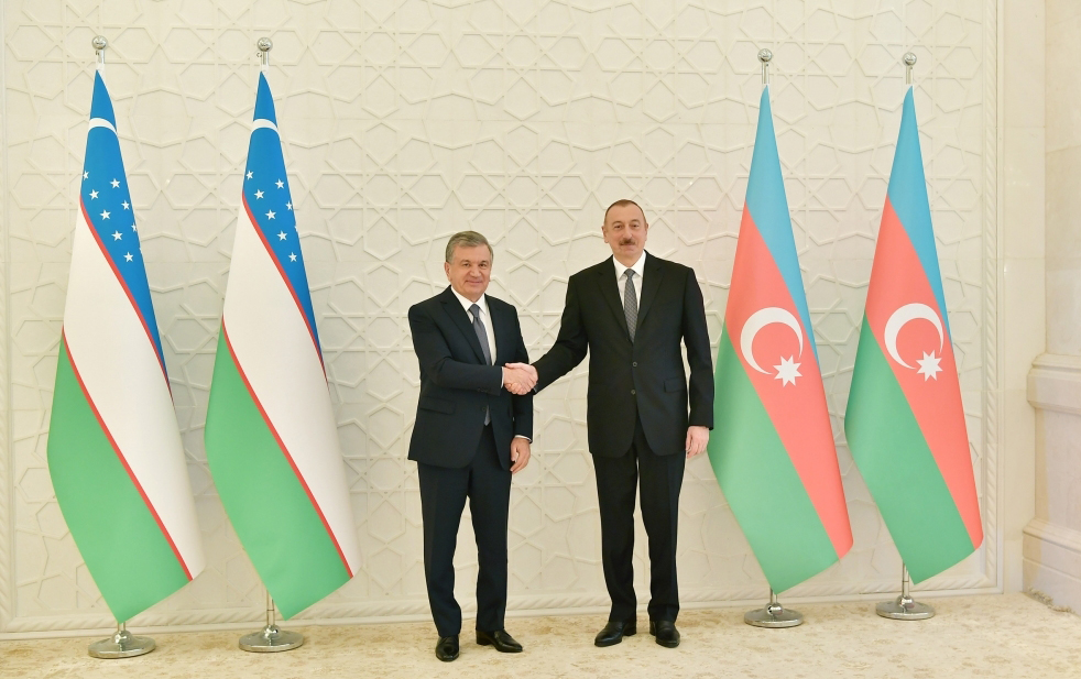 İlham Əliyev Şavkat Mirziyoyevə zəng etdi