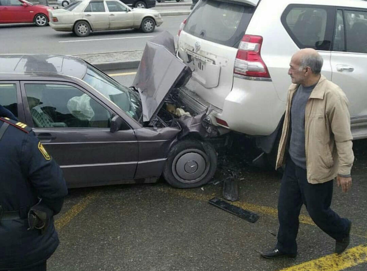 Paytaxtda zəncirvari qəza - 7 maşına ziyan dəydi