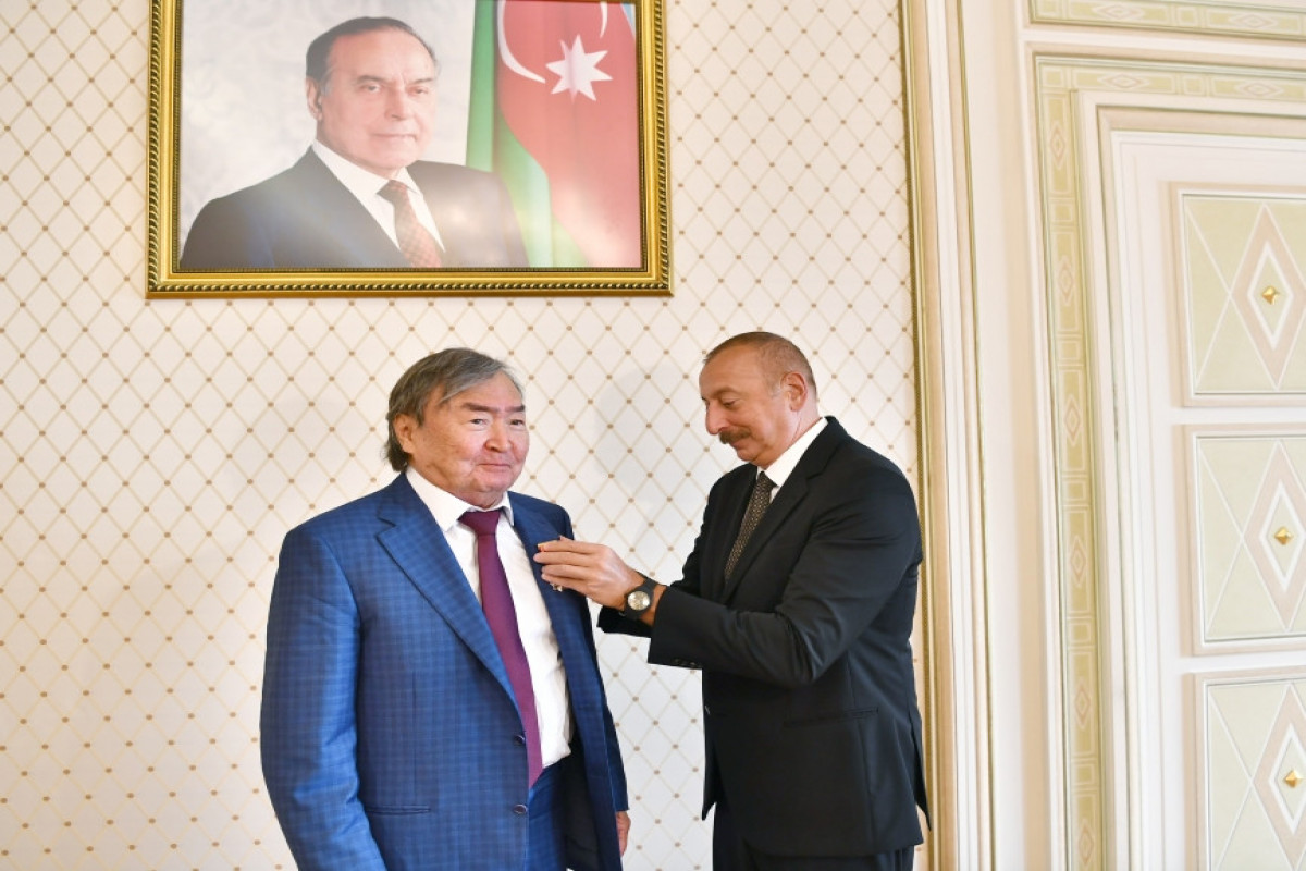 Oljas Süleymenov İlham Əliyevi təbrik etdi