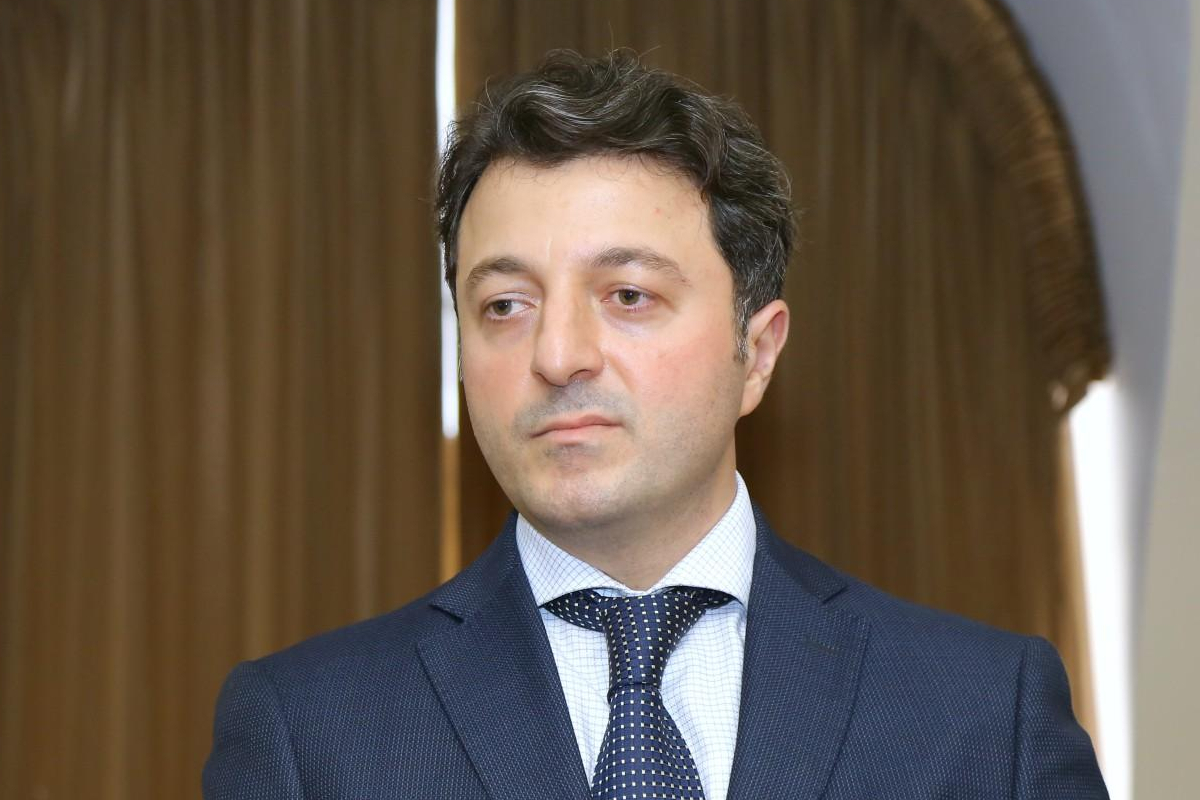 Deputat köçkünlərin məktəbli övladlarına müraciət etdi