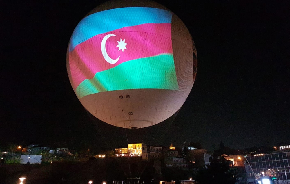 Azərbaycan Bayrağı Tbilisi səmasında - FOTO