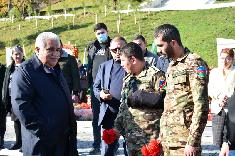 Şəhid Möhlət Abbasov Bayraq günündə anılıb