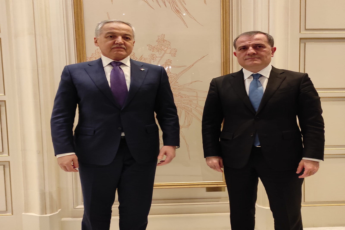 Ceyhun Bayramov tacikistanlı həmkarı ilə görüşdü