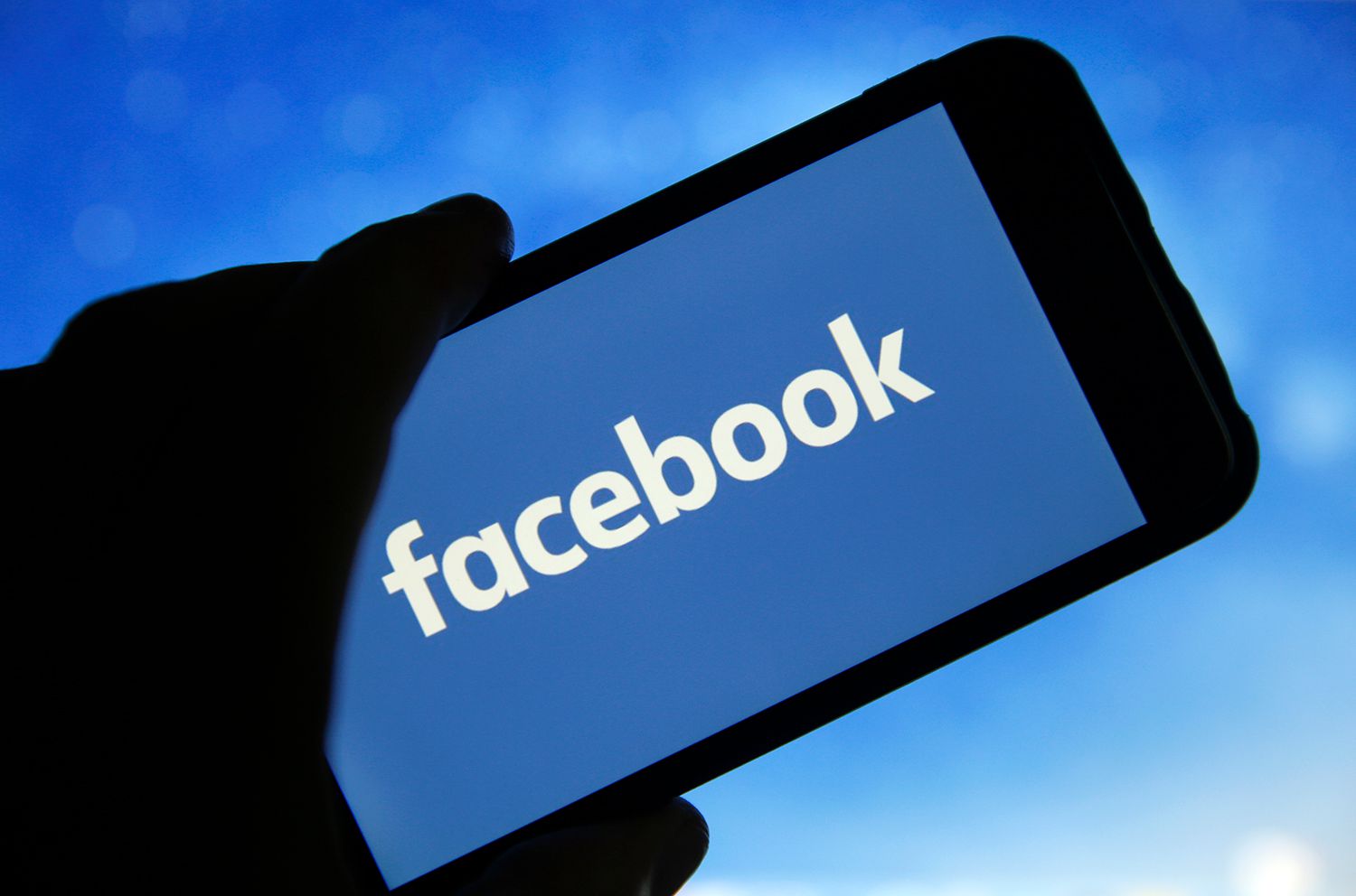 “Facebook”a İTTİHAM: Müxalifətə yardım edir