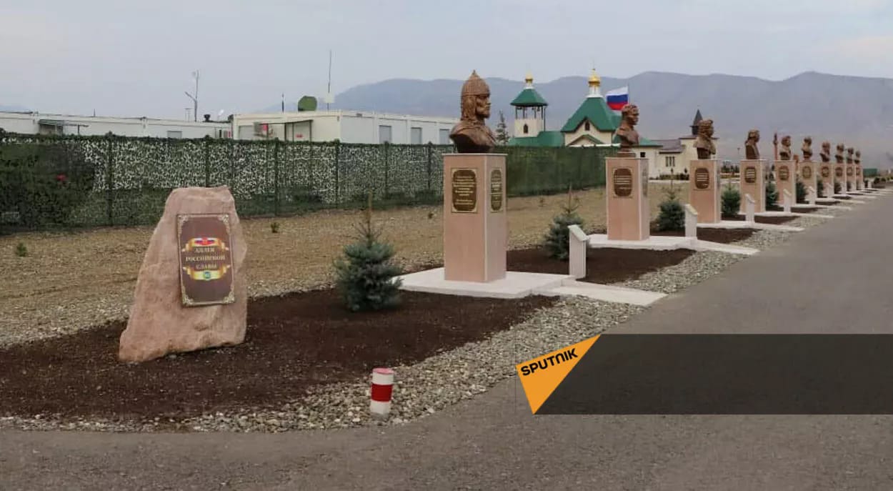 Xankəndidə rus sülhməramlısına qoyulan abidənin FOTOSU