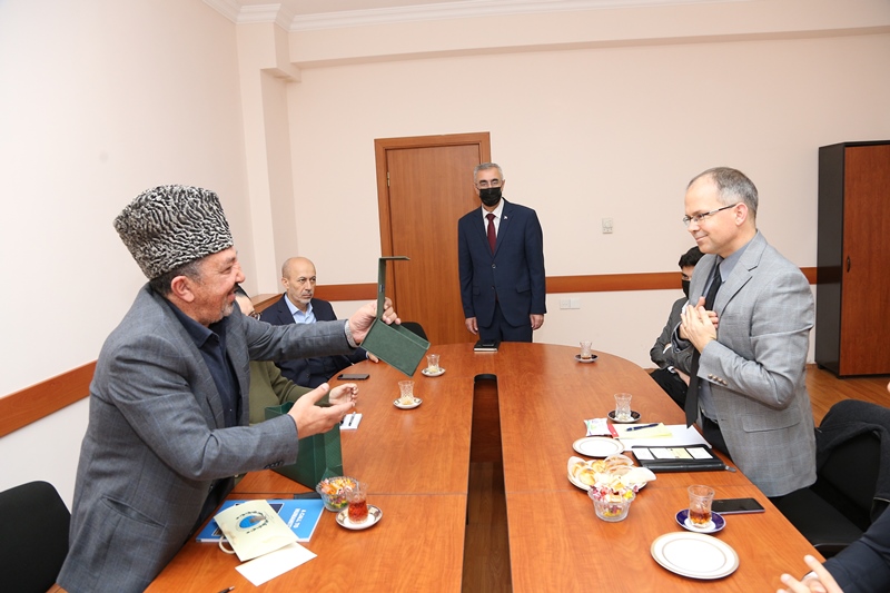 II Qaregen xalqları sülhə yox, müharibəyə çağırır   