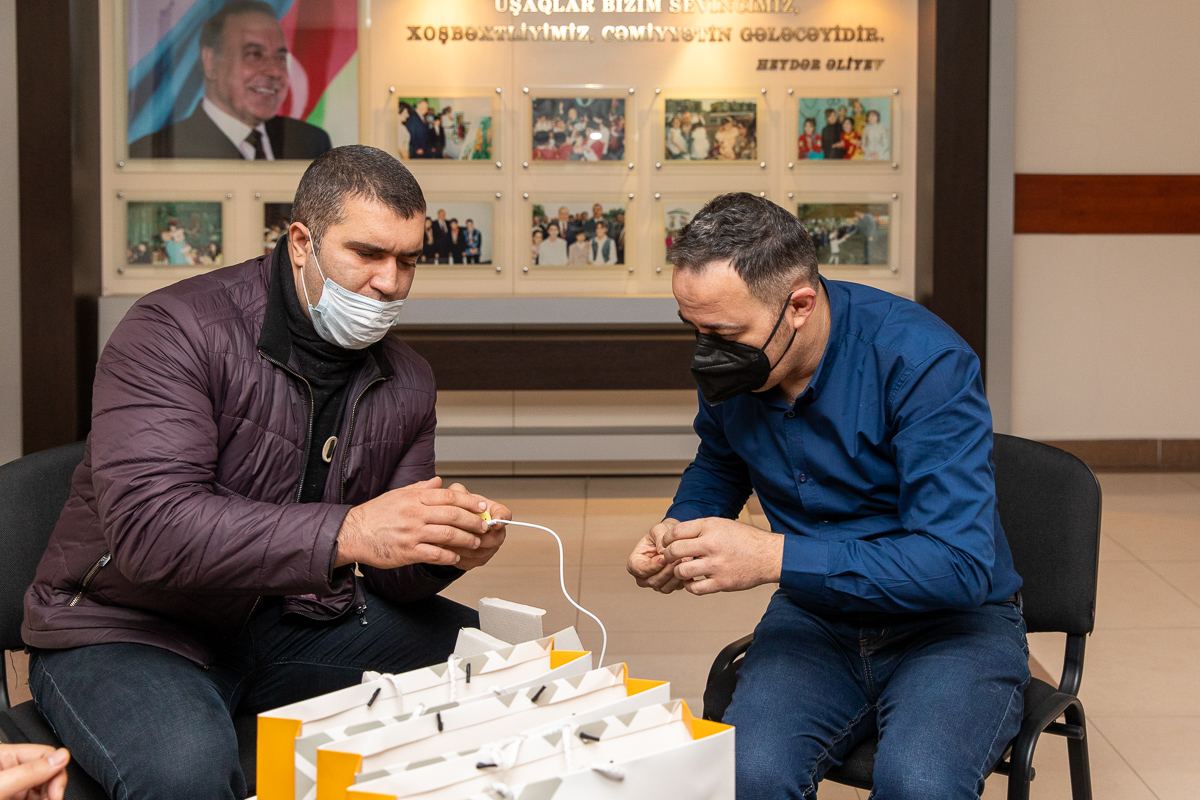 “AzerGold”dan görmə məhdudiyyətli insanlara dəstək