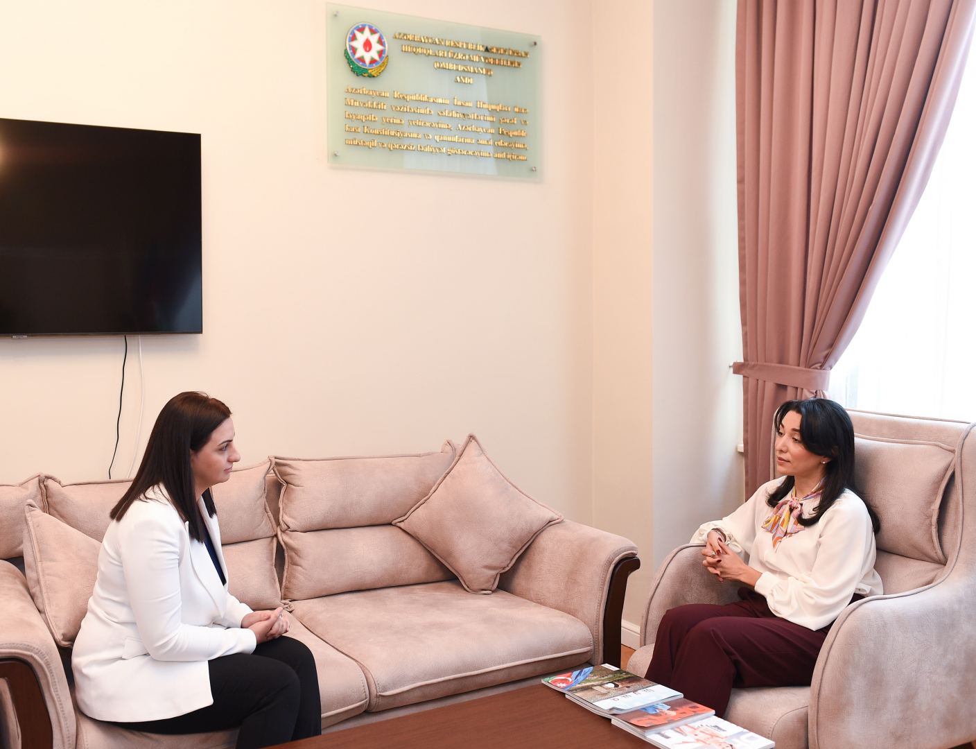 Ombudsman “Yüksəliş”in qalibi ilə görüşdü