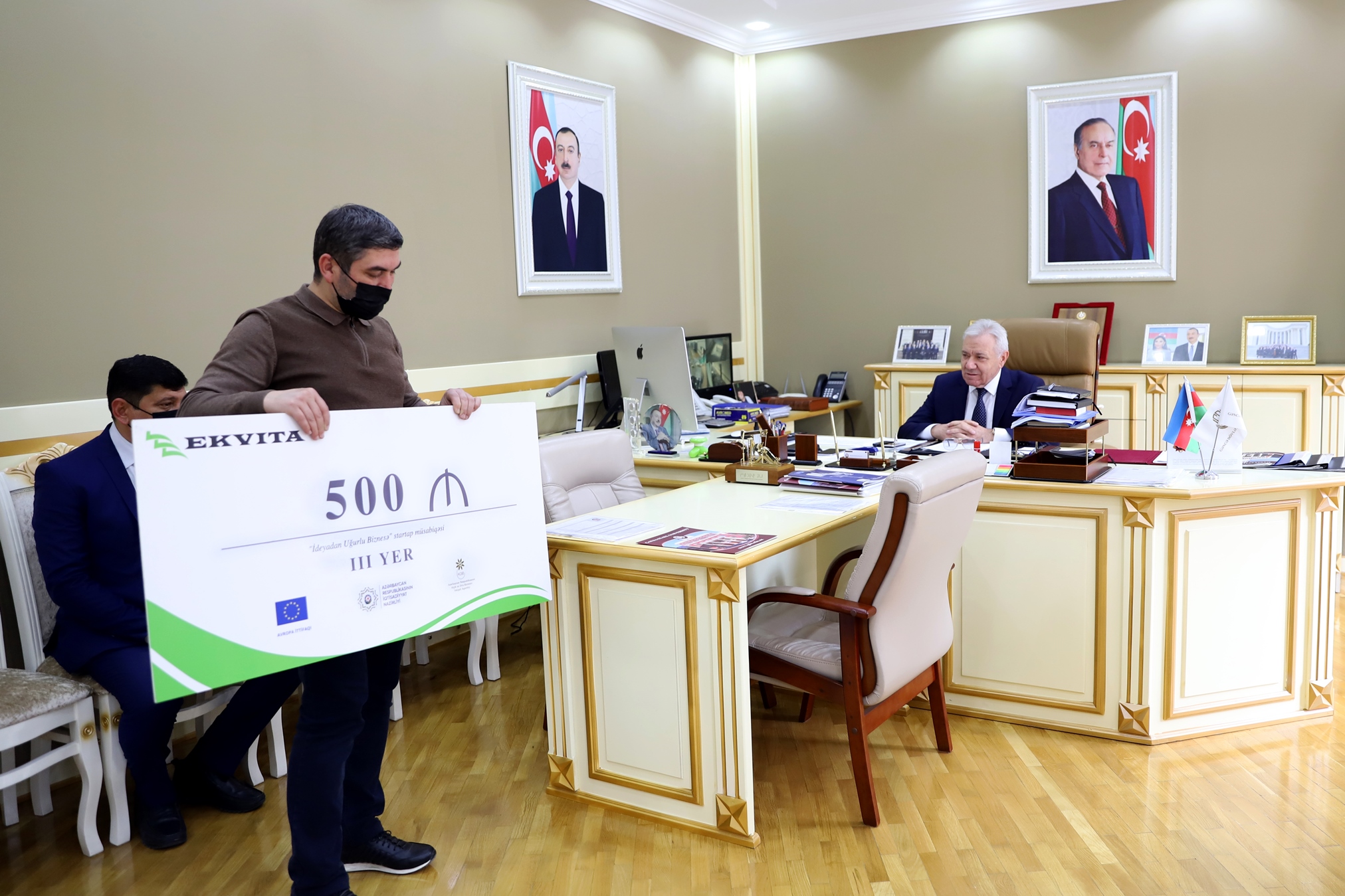 Rektor qalib tələbələrlə GÖRÜŞDÜ