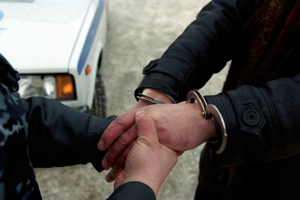 Polisləri təhqir edənin işi MƏHKƏMƏDƏ