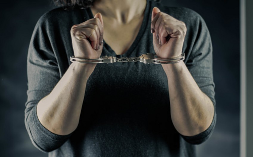 Keçmiş polisin qızı məhkəmə zalında HƏBS OLUNDU