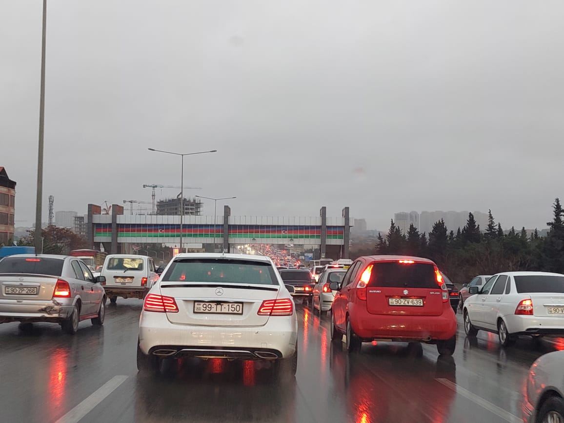 Bakı-Sumqayıt yolunda uzun TIXAC
