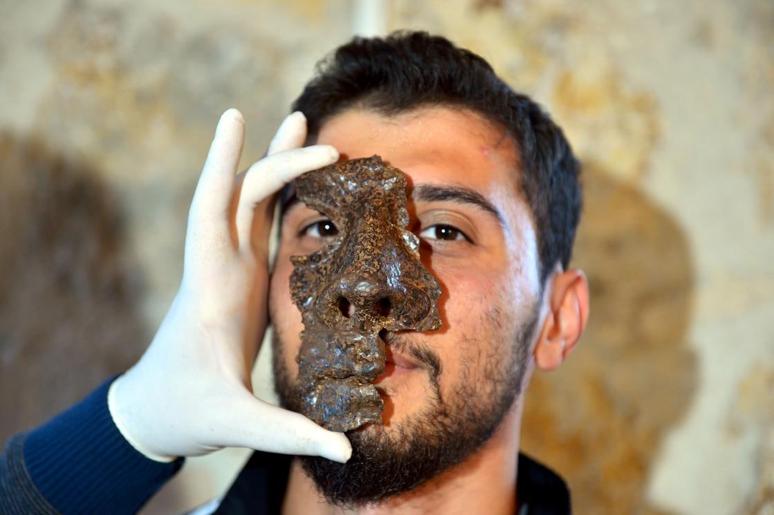 Roma əsgərinə aid 1800 illik dəmir maska tapıldı