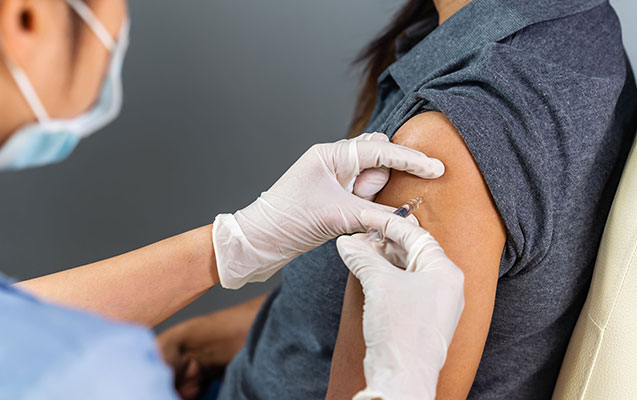 Koronavirus peyvəndi bu ölkələrdə insanları xilas etdi