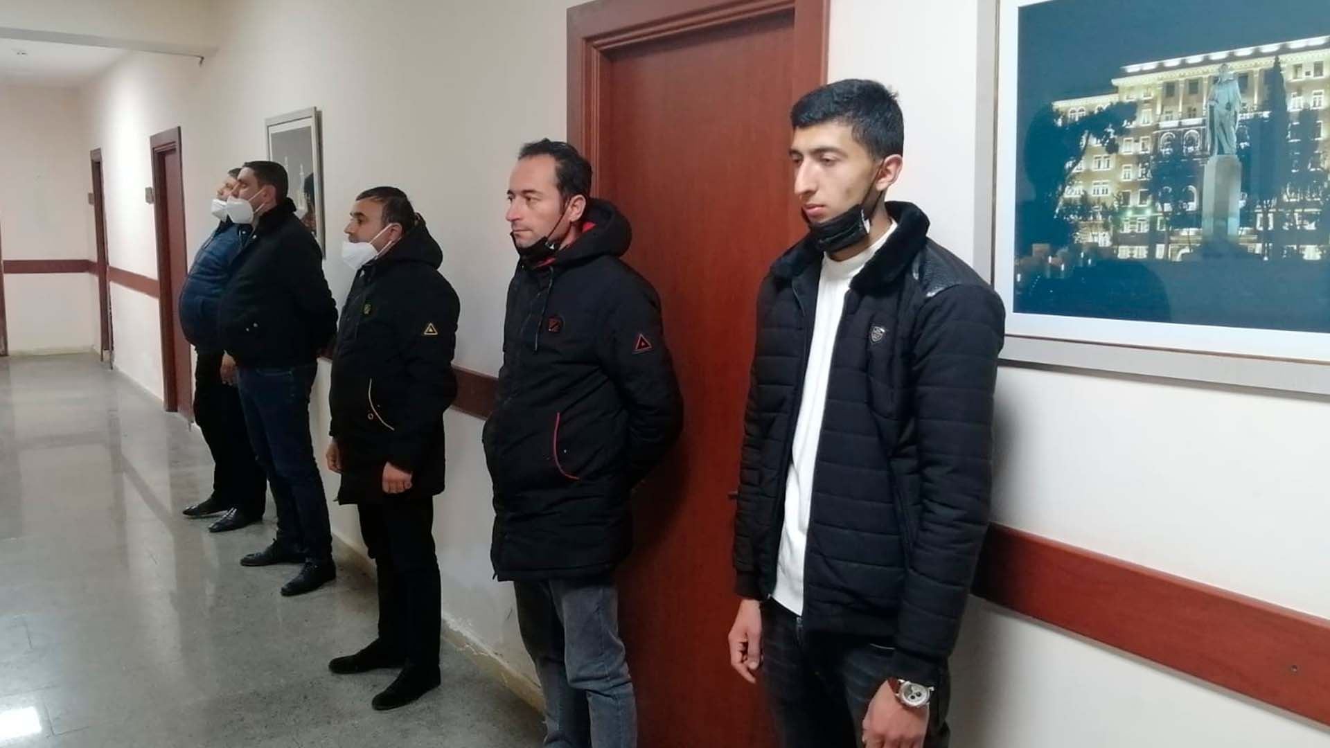 Kafe sahibi və müştəriləri cərimələndi - FOTO