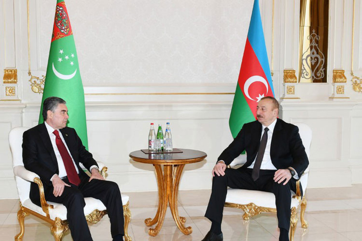 Əliyev və Berdiməhəmmədov görüşdü