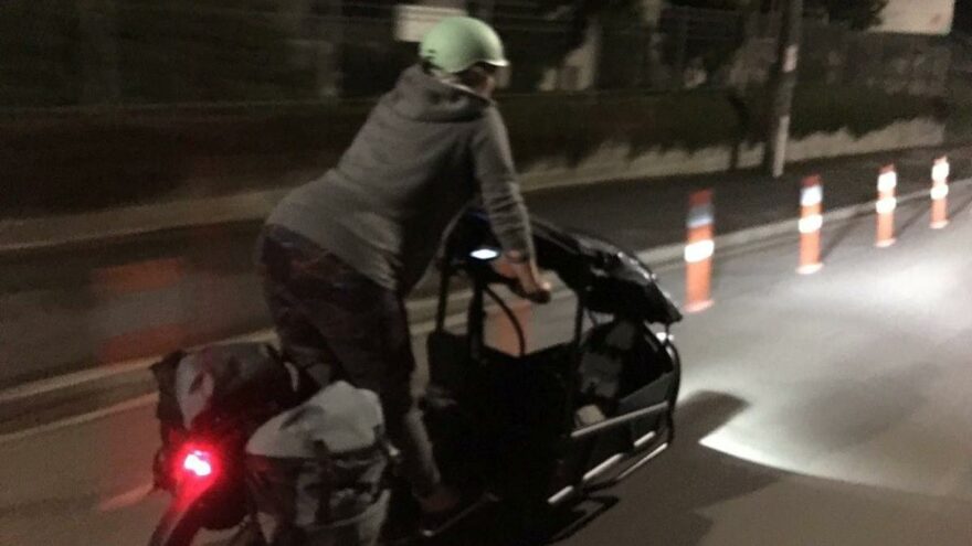 Siyasətçi doğuma velosipedlə getdi - Foto