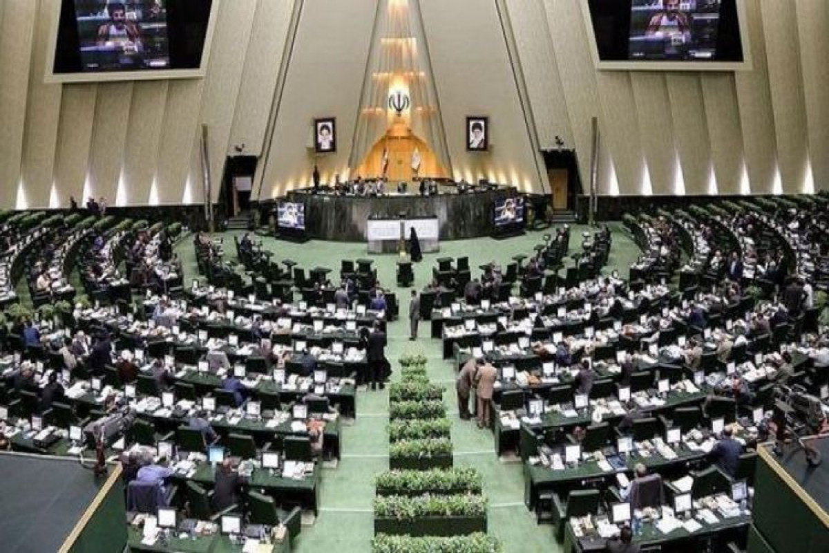 İran parlamentində YANĞIN