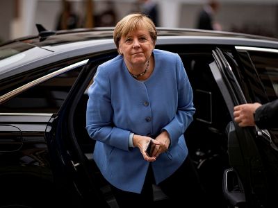 Merkel bu tarixdə siyasətdən GEDİR