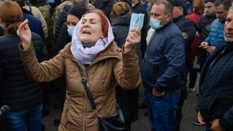 Erməni ailələri yenidən etiraz aksiyası keçirir