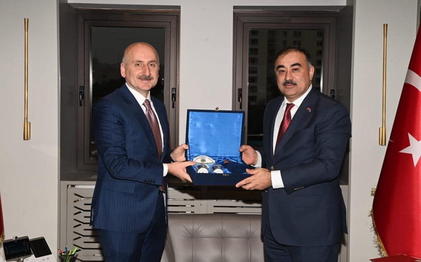 Səfirimiz Türkiyənin nəqliyyat naziri ilə görüşüb