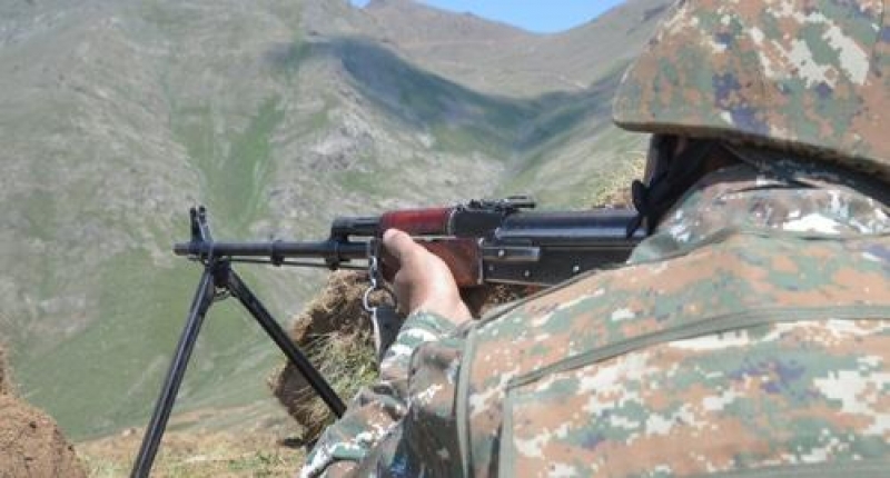 Ermənistan Kəlbəcərlə sərhəddə döyüş texnikası və canlı qüvvə TOPLADI