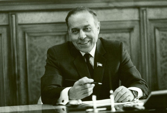 Heydər Əliyev elm və təhsilin himayədarı idi