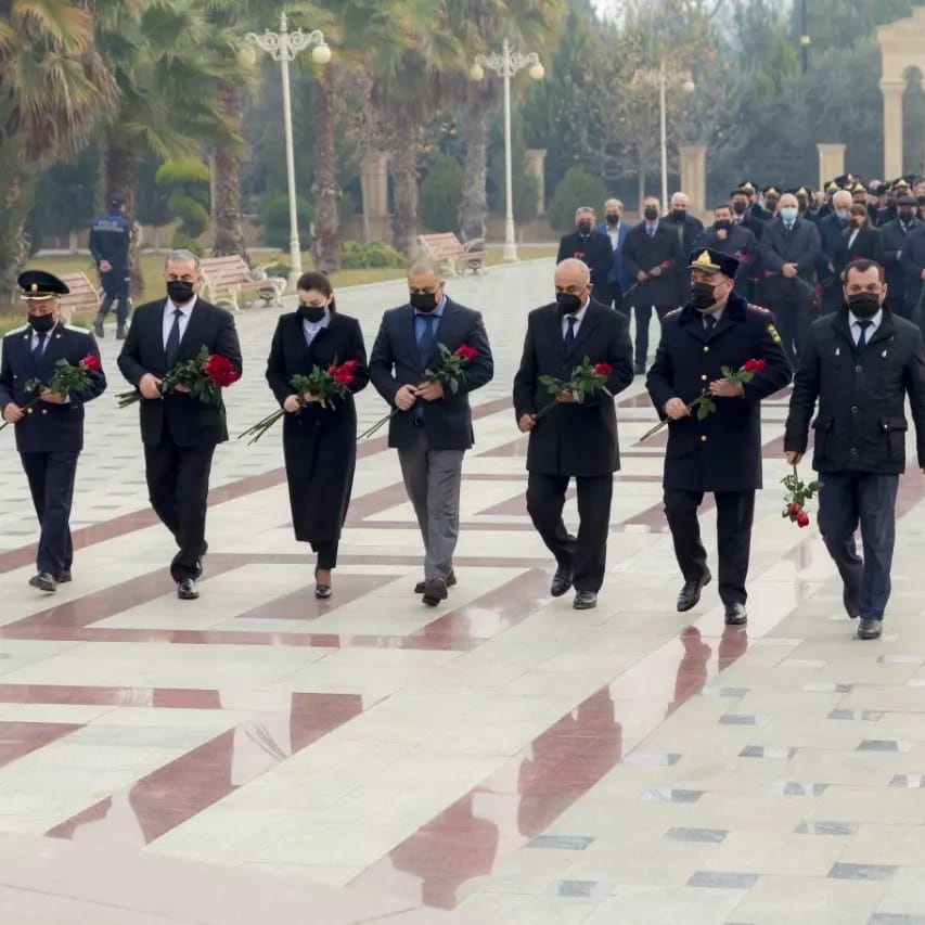 Deputat Salyanda Heydər Əliyevin abidəsini ziyarət edib