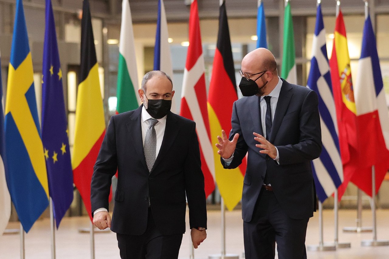 Şarl Mişellə Paşinyan arasında görüş