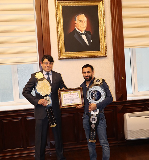 Dünya çempionu Fuad Muradovla görüşüb