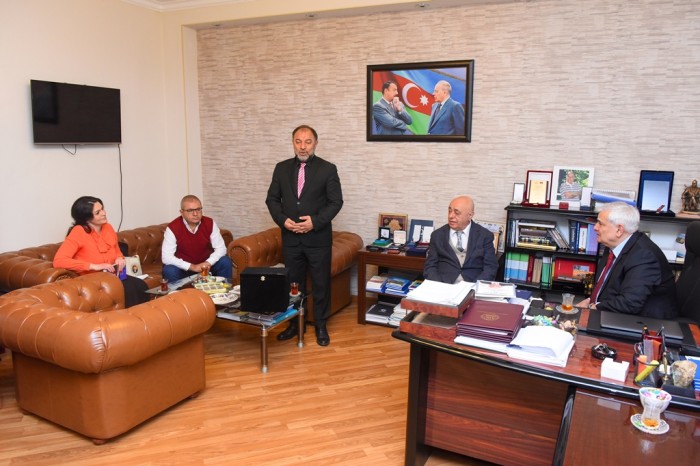 Kamal Abdullaya mükafat təqdim olundu - FOTO