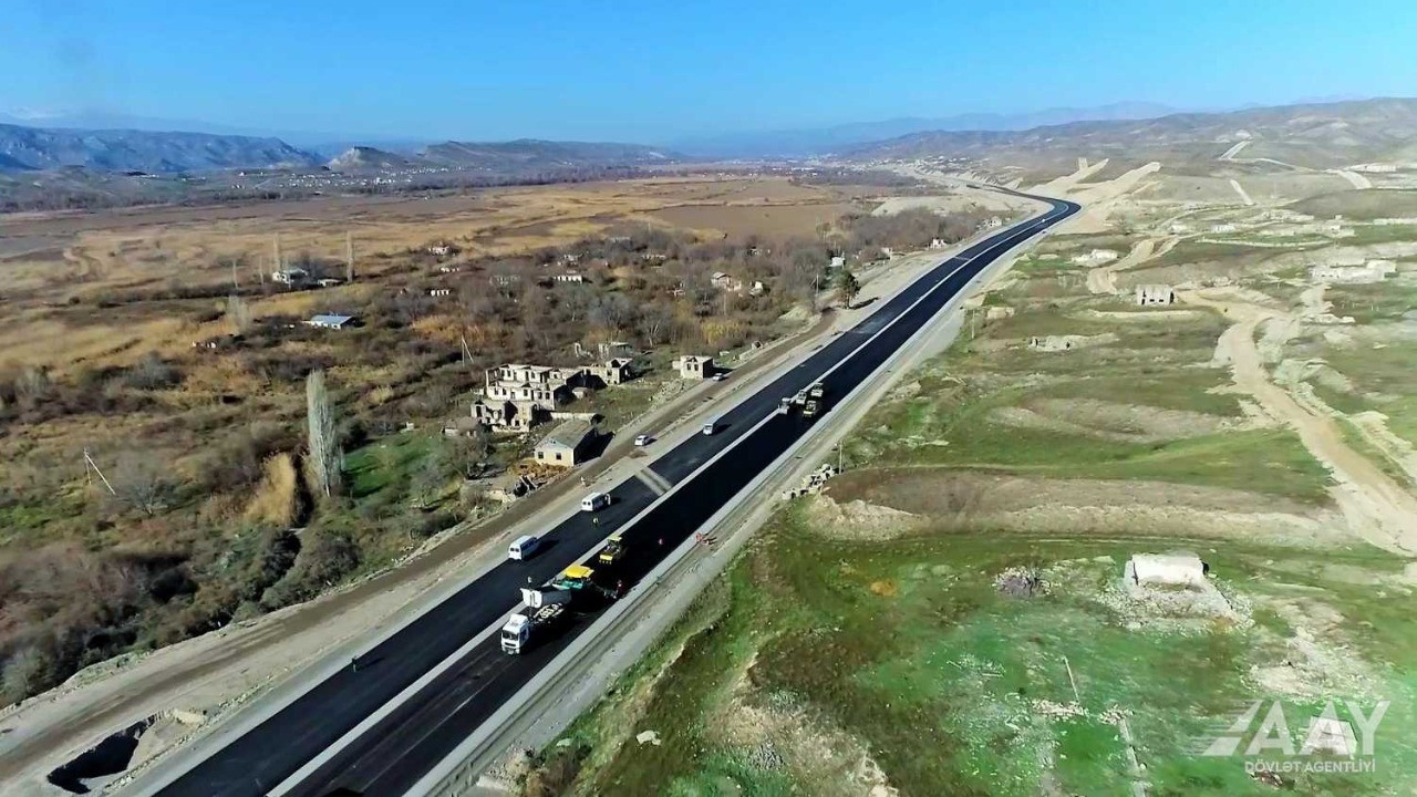 Xudafərin-Qubadlı-Laçın yolu asfaltlanır