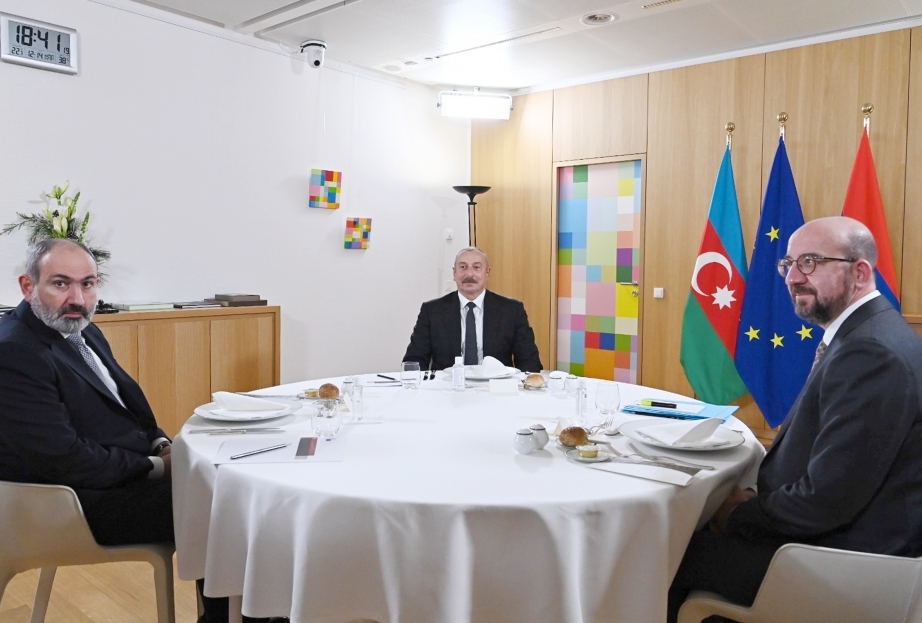 Brüssel razılaşması: Bakı Laçın dəhlizində post quracaq  