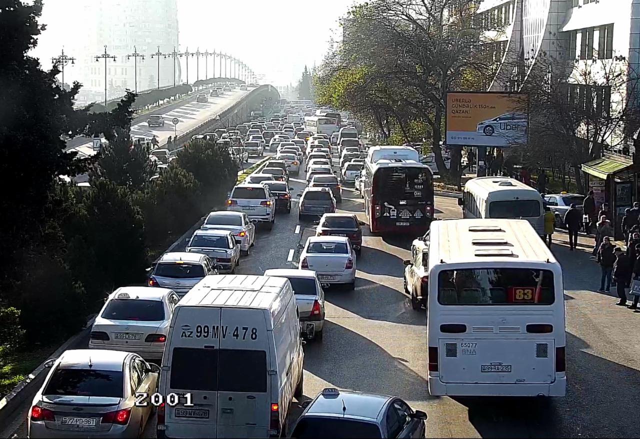 Bu yollarda tıxac var - FOTOLAR