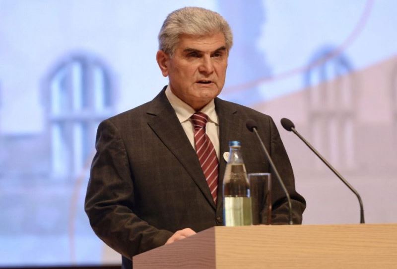 Prezident rektorla bağlı SƏRƏNCAM verdi