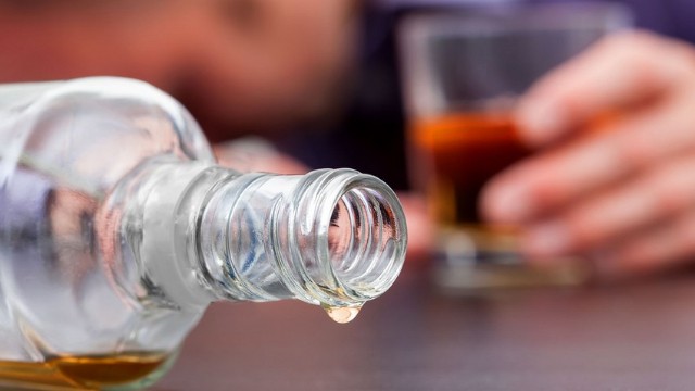 Türkiyədə 22 nəfər saxta içkidən ÖLDÜ