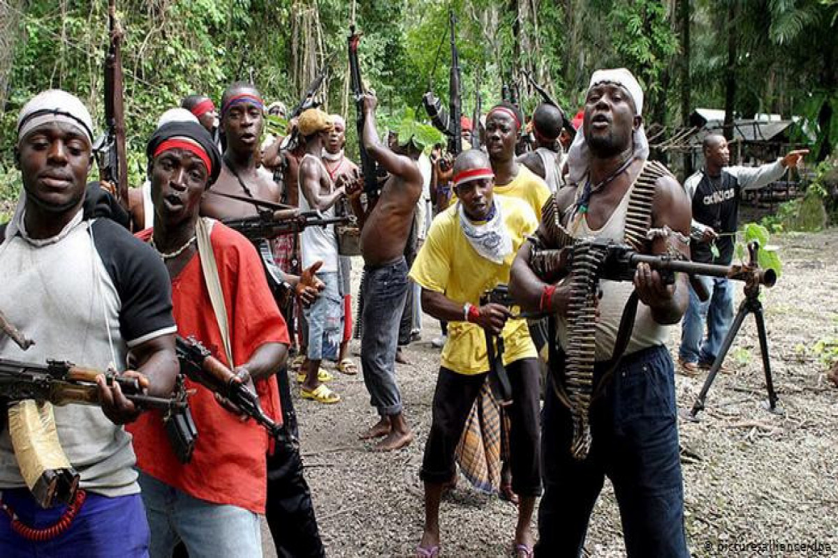 Nigeriyada silahlılar 38 dinc sakini öldürdü