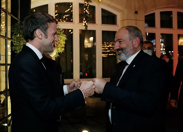 Paşinyan Makronu təbrik etdi