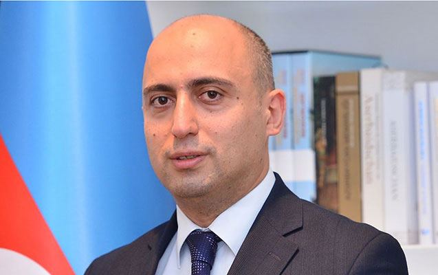 Nazir oğlan şagirdi qız kimi təqdim edən müəllimdən DANIŞDI