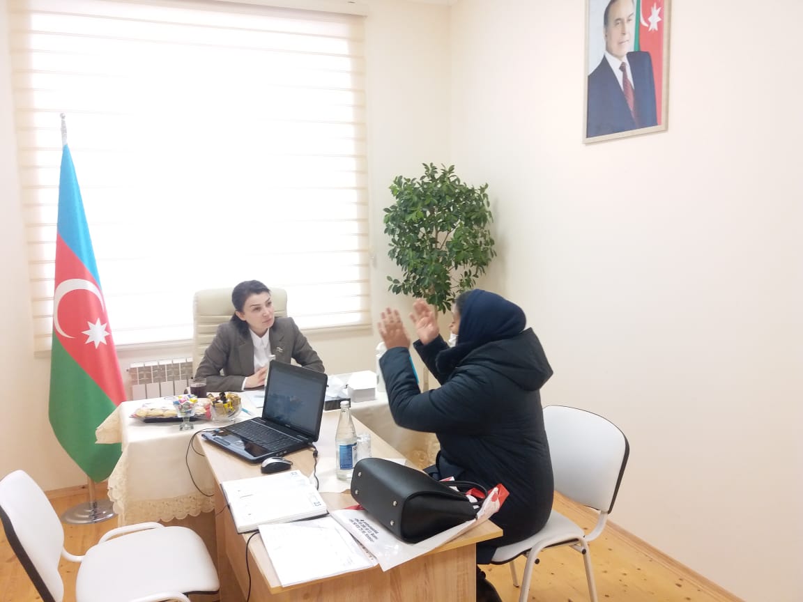 Jalə Əhmədova seçiciləri qəbul edib - FOTOLAR