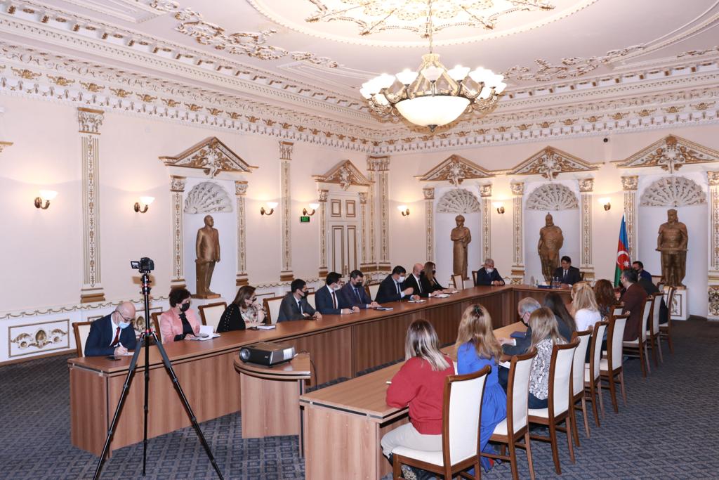 Dövlət Komitəsinin əməkdaşlarına orden və medallar təqdim olundu