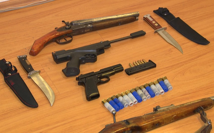Polis əməliyyat keçirdi - 14 nəfərin tüfəngi əlindən alındı