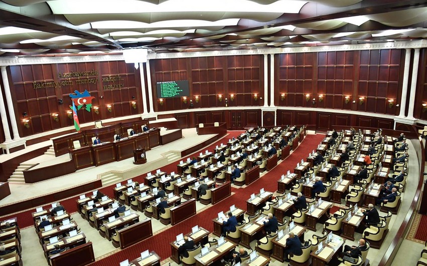 Deputatlar sığorta stajının azaldılmasını təsdiqlədi