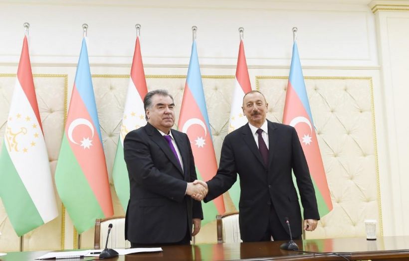 Emoməli Rəhmon İlham Əliyevə zəng etdi