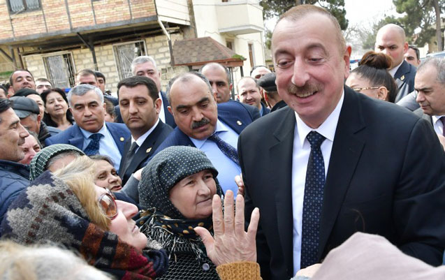 Məcburi köçkünlər İlham Əliyevi təbrik ediblər - VİDEO