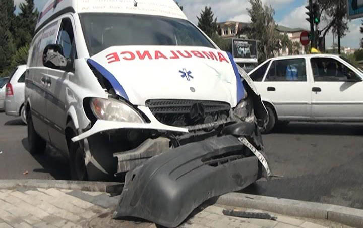 COVID xəstəsini aparan təcili yardım QƏZAYA DÜŞDÜ