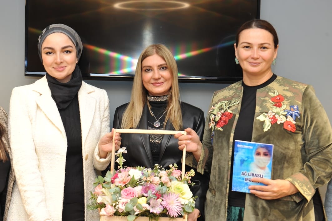 Koronavirusla mübarizəyə könüllü qoşulan həkim kitab yazıb