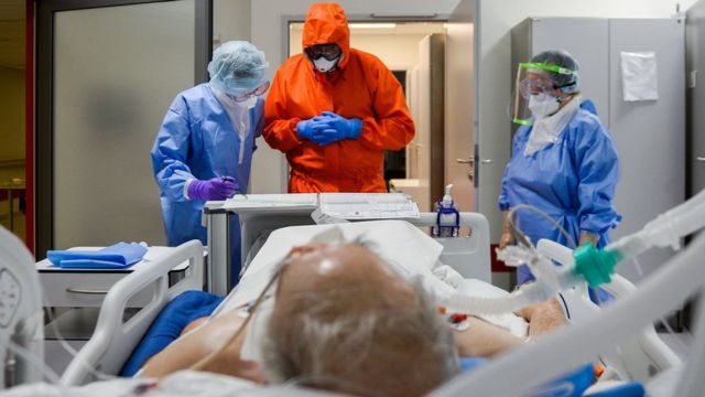 Koronovirusun daha bir yeni növü yayılır - “Delmicron”