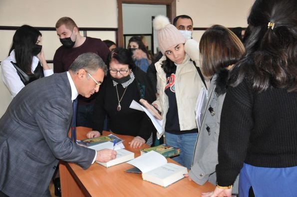 Nəsiman Yaqublunun yeni kitablarının təqdimatı olub