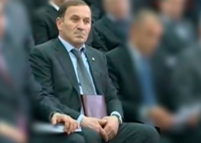 Prokuror sabiq icra başçısına 6 il cəza istədi